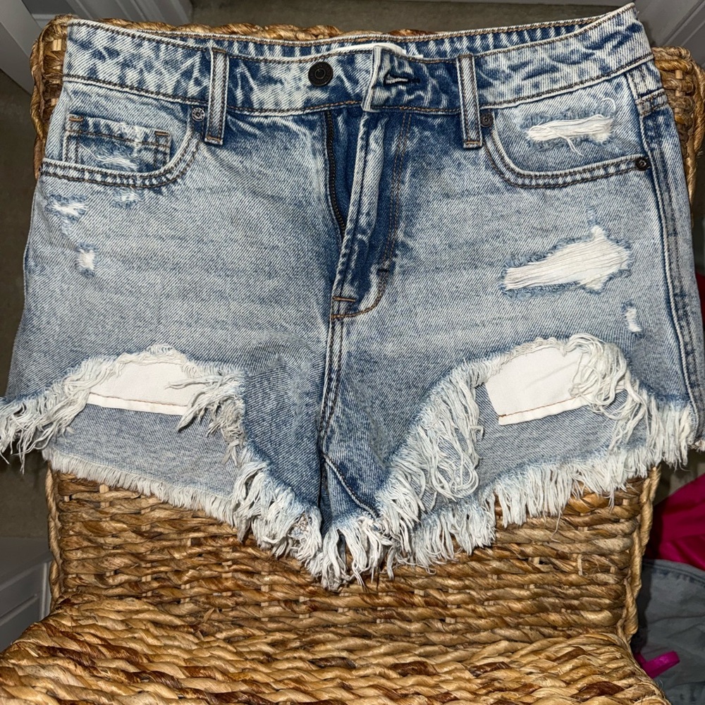 Stylish Frayed Hem Jean Shorts